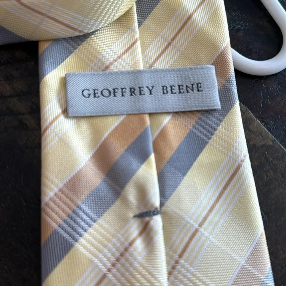 Geoffrey Beene tie Yellow